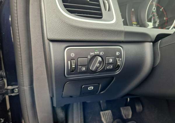 Volvo V60 cena 55900 przebieg: 186900, rok produkcji 2018 z Resko małe 781